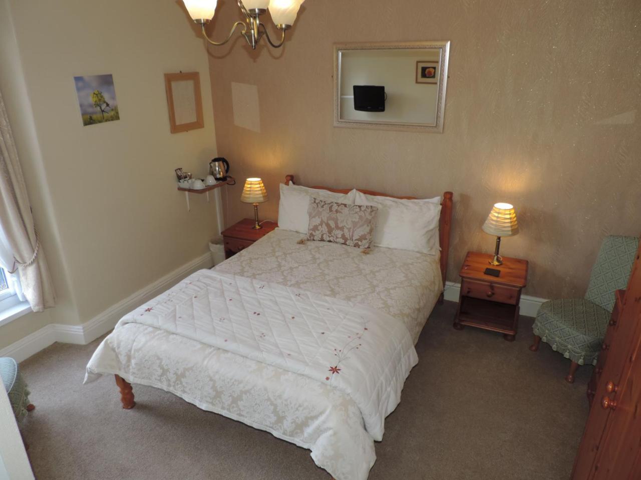Bron Rhiw Guest House Крикийт Екстериор снимка